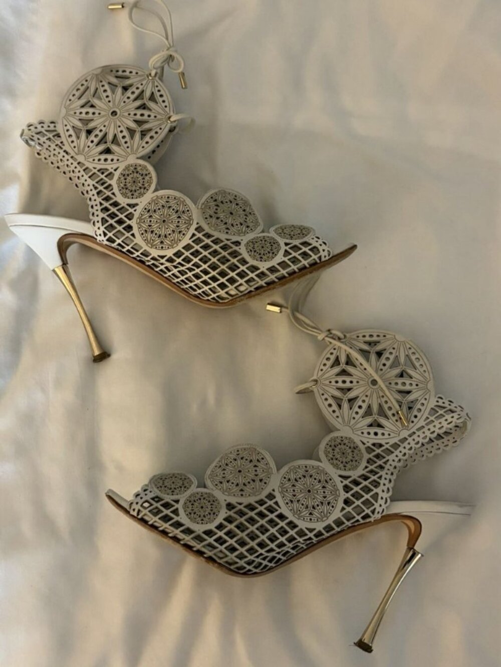 Nicholas Kirkwood Women’s White Gold Laser Cut Leather 4” Heels Size 36.5 US 6.5
